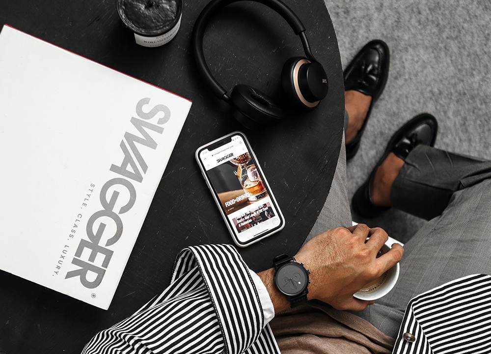 A Unique Analog-Hybrid Monophonic Synthesizer